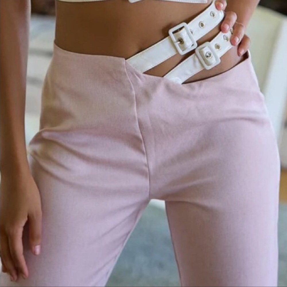 Iso looking for beach bunny pink med/ large phoebe buckle pants.  Do not buy